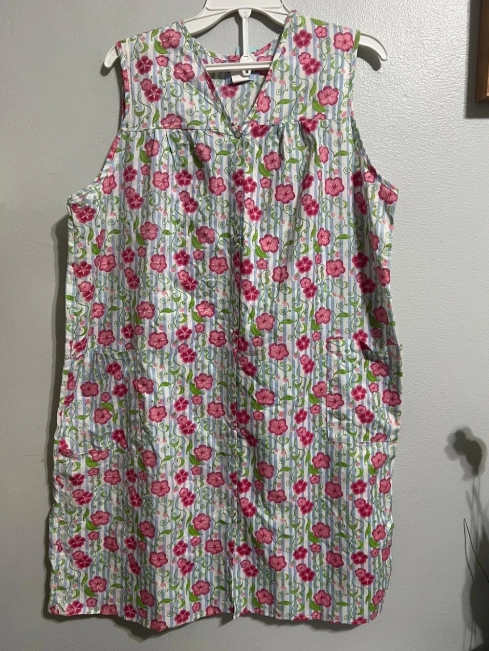 Amanda Paige Duster Robe – Size M – Pink Floral and Blue Stripes – Sleeveless
